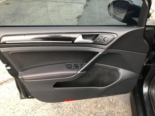2015 Volkswagen Golf GTI 2.0T SE 4-Door