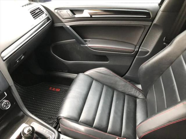 2015 Volkswagen Golf GTI 2.0T SE 4-Door