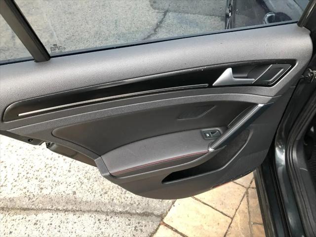 2015 Volkswagen Golf GTI 2.0T SE 4-Door
