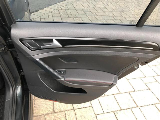 2015 Volkswagen Golf GTI 2.0T SE 4-Door