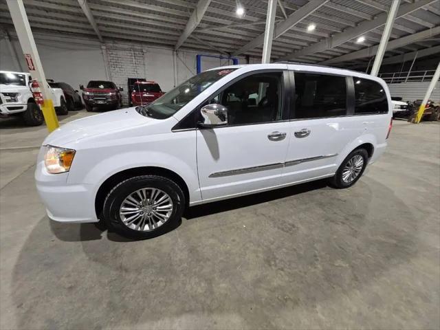 2016 Chrysler Town & Country Touring-L for sale in Storm Lake, IA