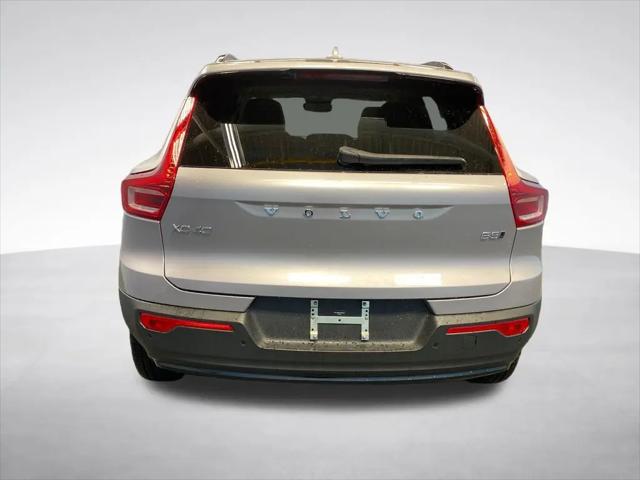2026 Volvo XC40 Ultra, B5 AWD Gas (mild hybrid), Dark