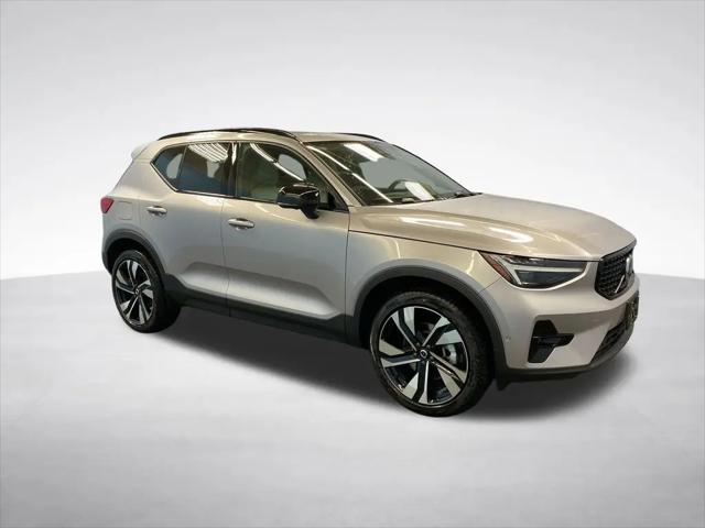 2026 Volvo XC40 Ultra, B5 AWD Gas (mild hybrid), Dark