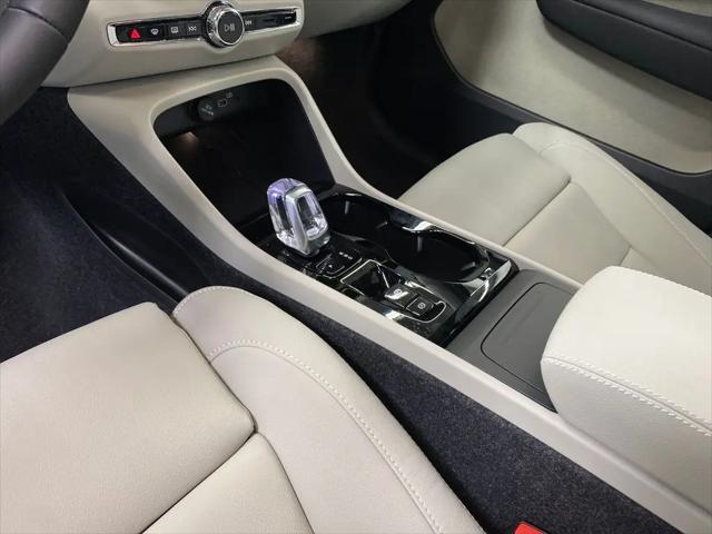 2026 Volvo XC40 Ultra, B5 AWD Gas (mild hybrid), Dark