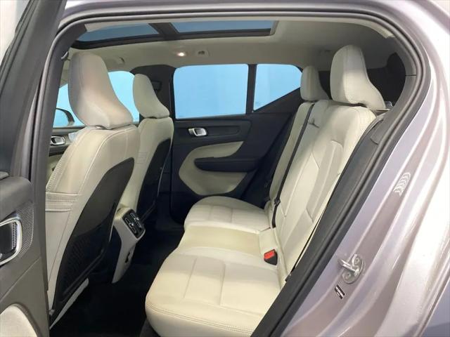 2026 Volvo XC40 Ultra, B5 AWD Gas (mild hybrid), Dark