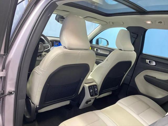 2026 Volvo XC40 Ultra, B5 AWD Gas (mild hybrid), Dark