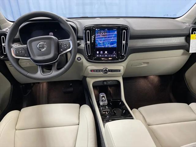 2026 Volvo XC40 Ultra, B5 AWD Gas (mild hybrid), Dark