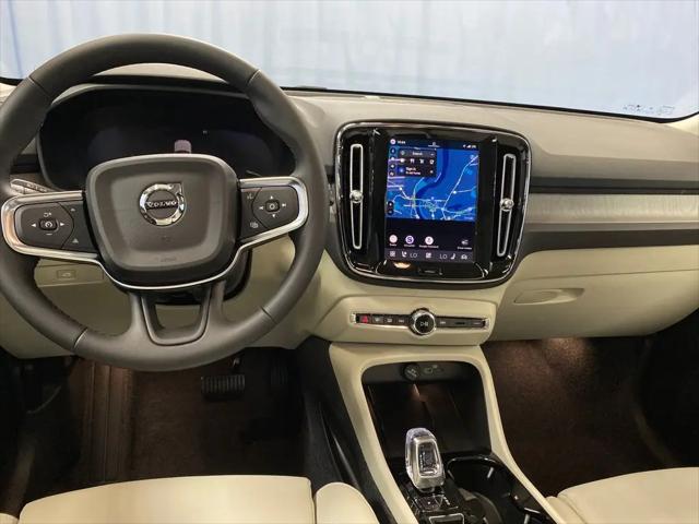 2026 Volvo XC40 Ultra, B5 AWD Gas (mild hybrid), Dark