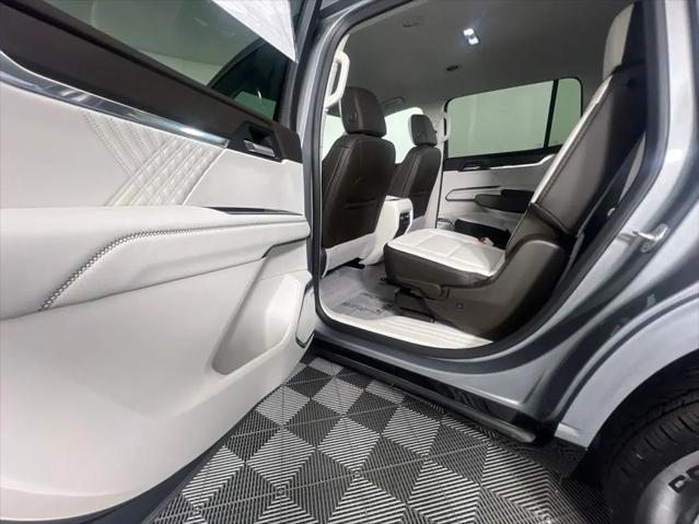 2024 GMC Acadia AWD Denali