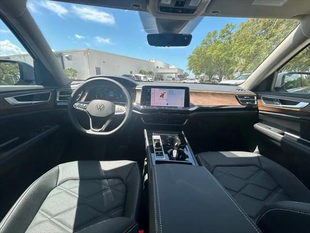 2026 Volkswagen Atlas SE with Technology
