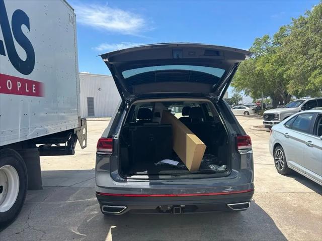 2026 Volkswagen Atlas SE with Technology