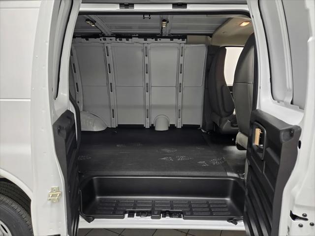 2026 Chevrolet Express Cargo Van 2500 Regular Wheelbase, WT, RWD