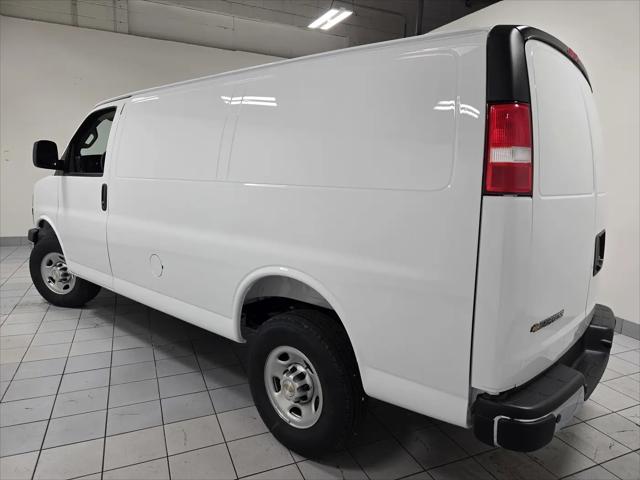 2026 Chevrolet Express Cargo Van 2500 Regular Wheelbase, WT, RWD