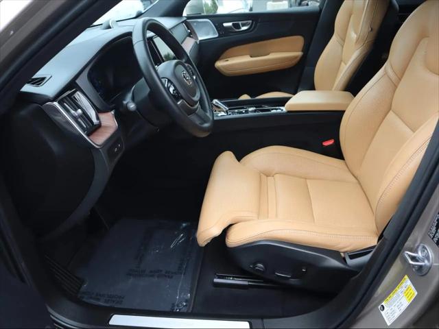 2023 Volvo XC60 Recharge T8 Ultimate Bright Theme