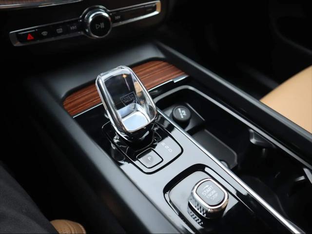 2023 Volvo XC60 Recharge T8 Ultimate Bright Theme