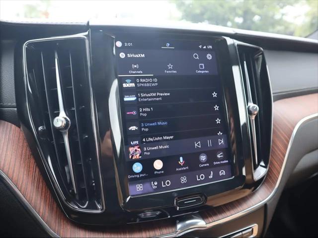 2023 Volvo XC60 Recharge T8 Ultimate Bright Theme