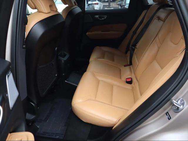 2023 Volvo XC60 Recharge T8 Ultimate Bright Theme