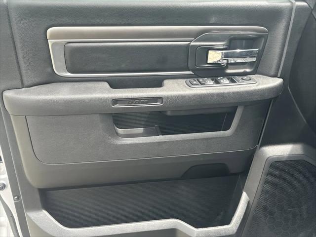 2024 Ram 1500 Classic Warlock Crew Cab 4x2 5'7" Box