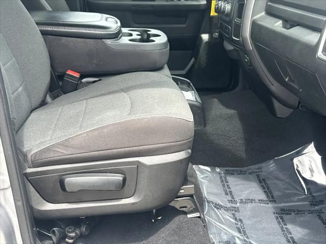 2024 Ram 1500 Classic Warlock Crew Cab 4x2 5'7" Box