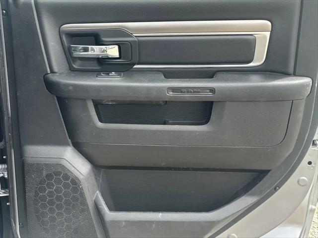 2024 Ram 1500 Classic Warlock Crew Cab 4x2 5'7" Box