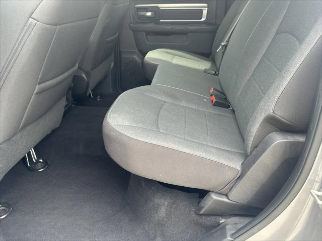 2024 Ram 1500 Classic Warlock Crew Cab 4x2 5'7" Box