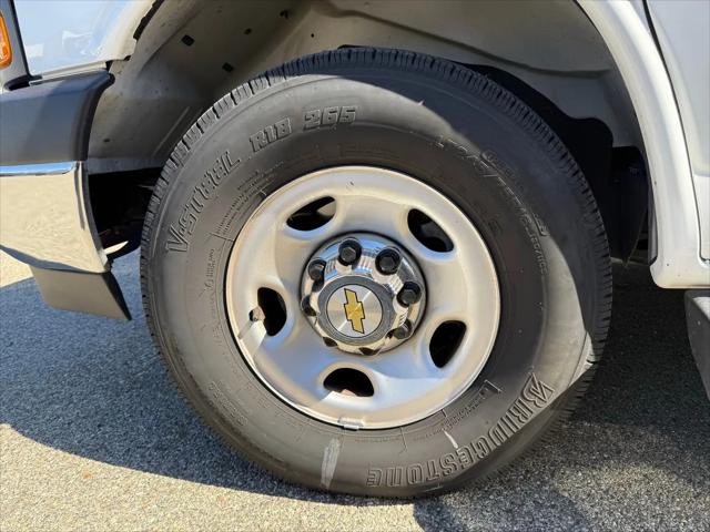 2025 Chevrolet Express Passenger RWD 3500 Extended Wheelbase LT