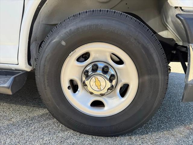 2025 Chevrolet Express Passenger RWD 3500 Extended Wheelbase LT