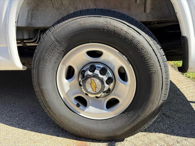 2025 Chevrolet Express Passenger RWD 3500 Extended Wheelbase LT