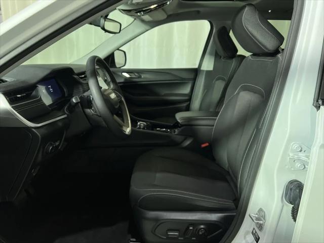 2023 Jeep Grand Cherokee L Laredo 4x4