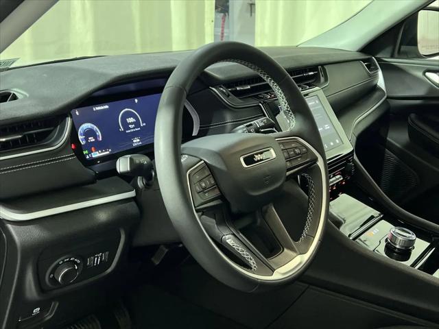 2023 Jeep Grand Cherokee L Laredo 4x4