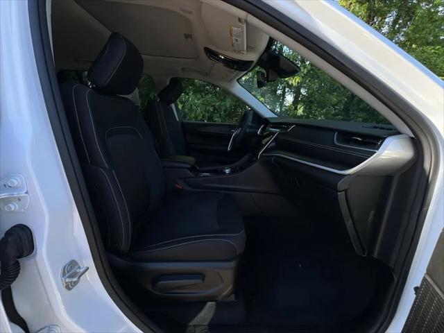 2023 Jeep Grand Cherokee L Laredo 4x4