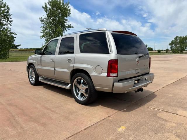 2005 Cadillac Escalade Standard