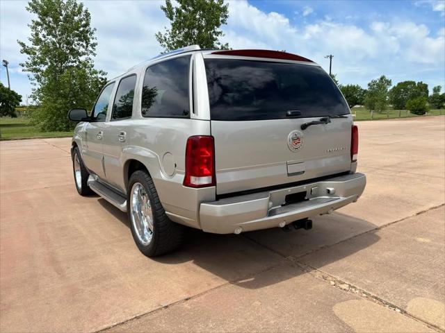 2005 Cadillac Escalade Standard