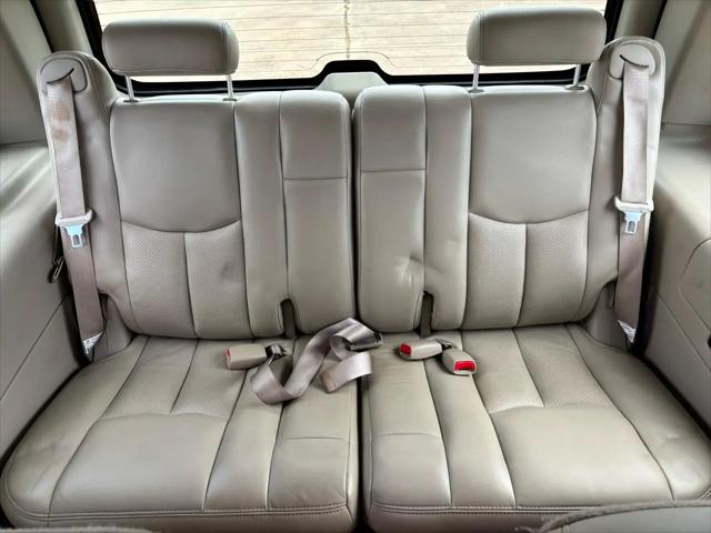 2005 Cadillac Escalade Standard