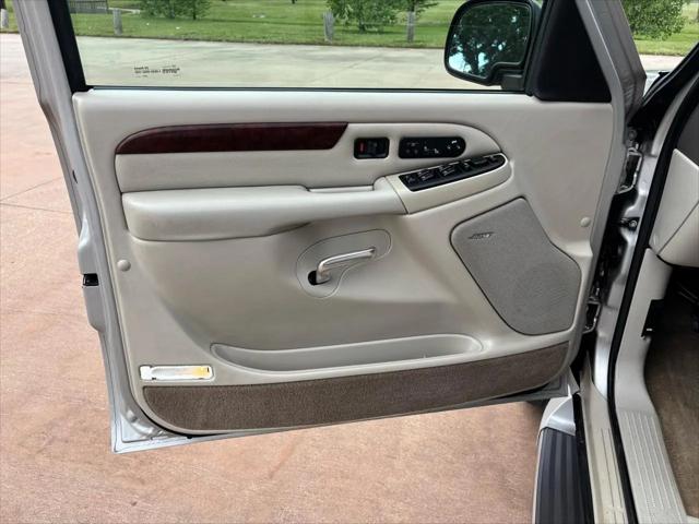2005 Cadillac Escalade Standard