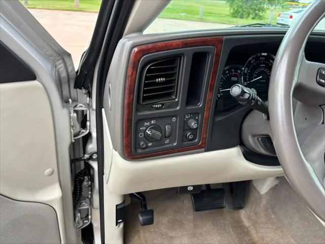 2005 Cadillac Escalade Standard