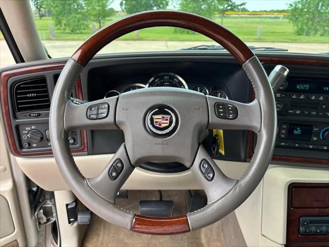 2005 Cadillac Escalade Standard
