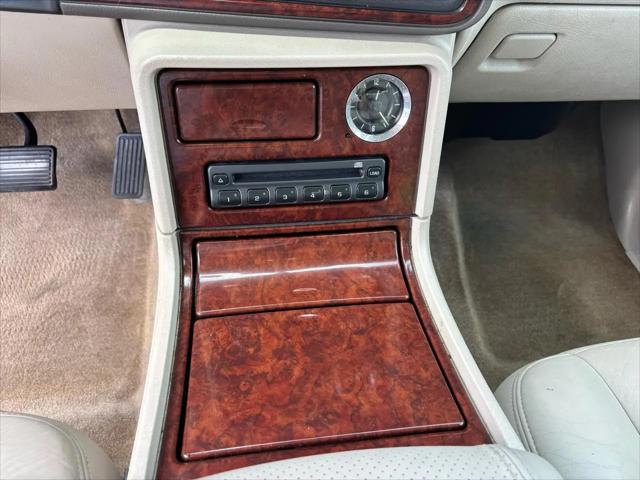 2005 Cadillac Escalade Standard