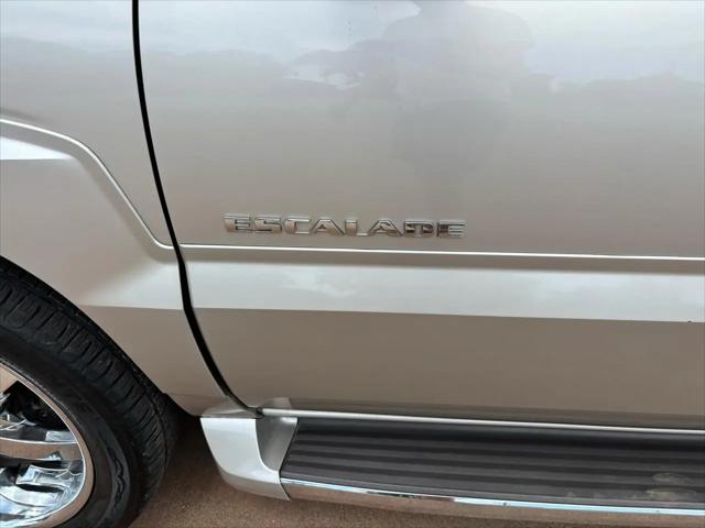 2005 Cadillac Escalade Standard