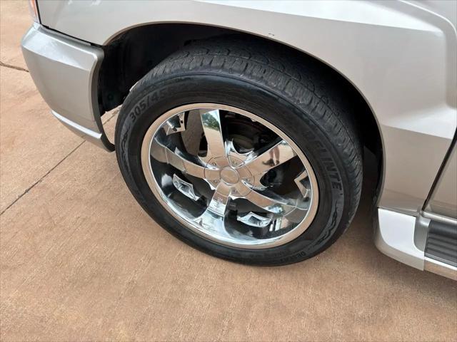 2005 Cadillac Escalade Standard