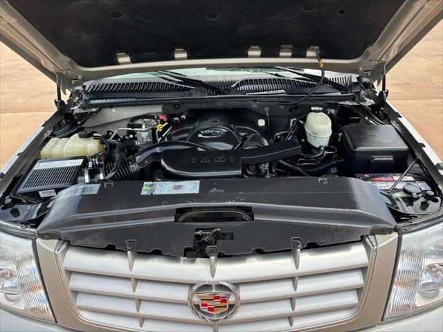 2005 Cadillac Escalade Standard