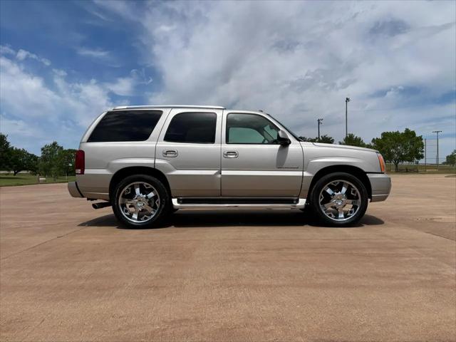 2005 Cadillac Escalade Standard