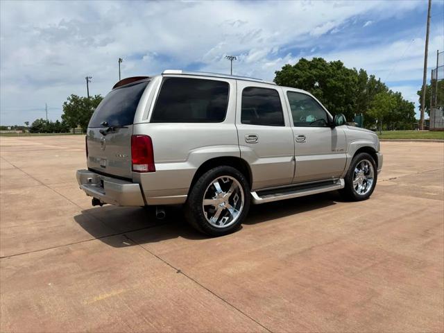 2005 Cadillac Escalade Standard