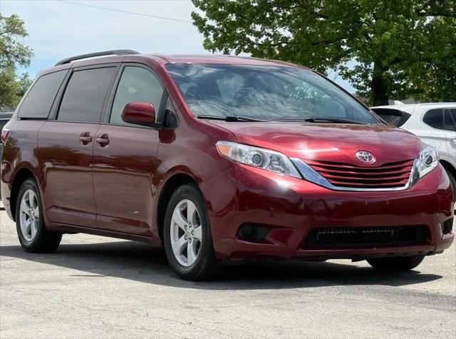 2017 Toyota Sienna LE 8 Passenger