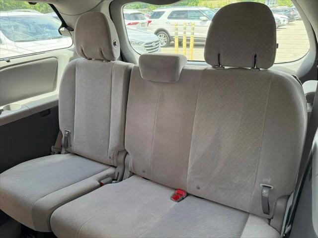 2017 Toyota Sienna LE 8 Passenger