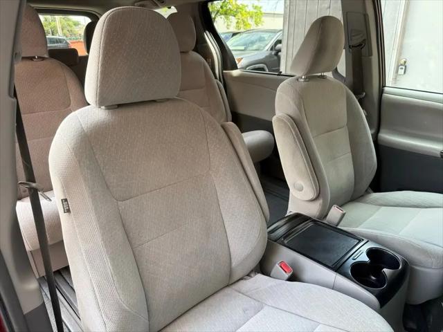 2017 Toyota Sienna LE 8 Passenger