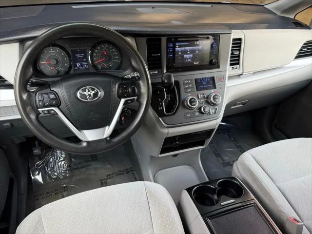 2017 Toyota Sienna LE 8 Passenger