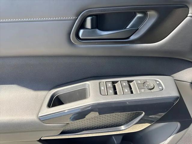 2025 Nissan Pathfinder S FWD
