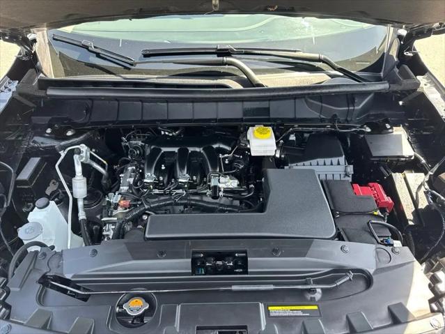 2025 Nissan Pathfinder S FWD