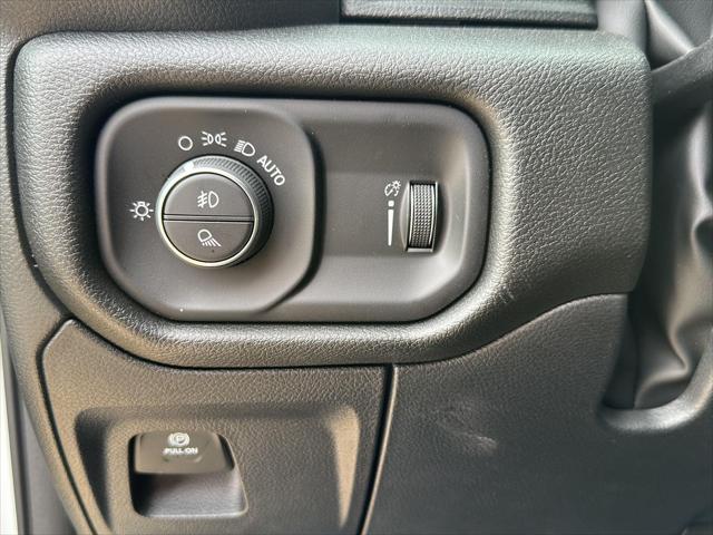 2026 Ram 1500 Express Crew Cab 4x4 5'7" Box
